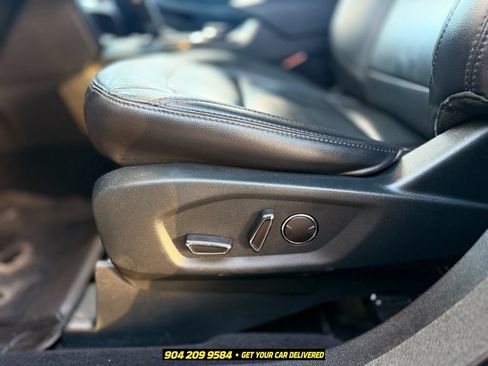 Used 2018 Ford Explorer XLT w/ Equipment Group 202A AWD/4WD image 15