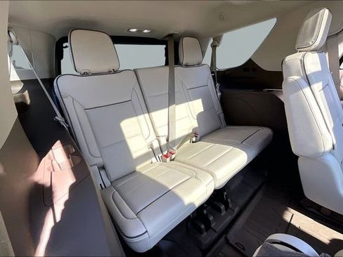 Used 2021 GMC Yukon Denali w/ Denali Premium Package image 18