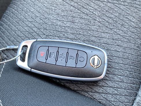 Used 2025 Nissan Rogue SV image 21