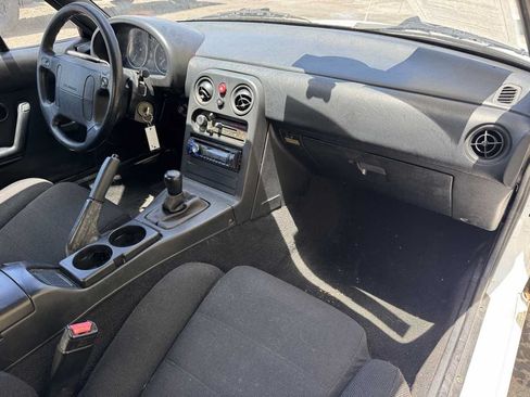 Used 1993 MAZDA MX-5 Miata RWD image 11