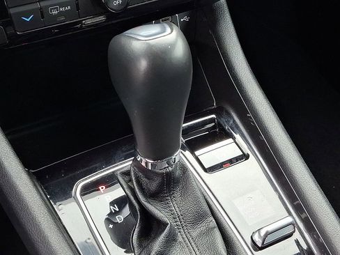 Used 2024 Jeep Compass Latitude image 14