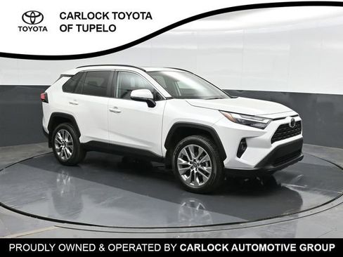 Used 2023 Toyota RAV4 XLE Premium image 5