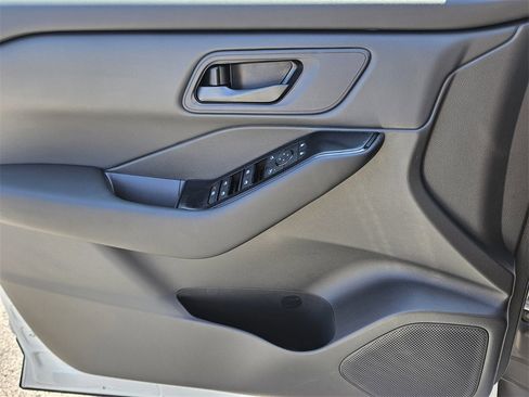 New 2026 Nissan Rogue S image 25