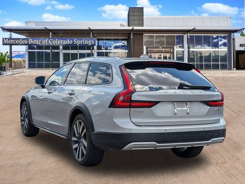 Used 2023 Volvo V90 B6 Cross Country Ultimate AWD/4WD image 7