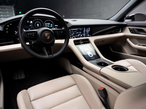 Used 2022 Porsche Taycan 4S image 2