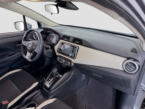 Used 2022 Nissan Versa SV image 14