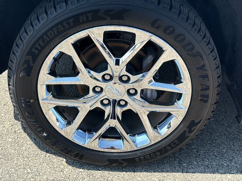 Certified 2023 Chevrolet Silverado 1500 LTZ w/ LTZ Premium Package AWD/4WD image 10