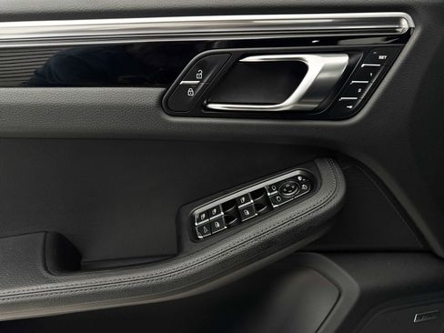 Used 2021 Porsche Macan AWD/4WD image 27