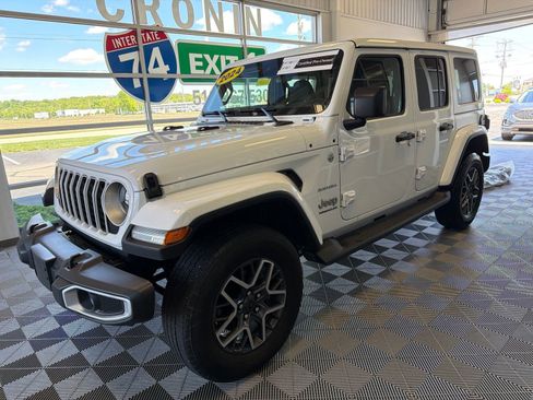 Used 2024 Jeep Wrangler Unlimited Sahara AWD/4WD image 3