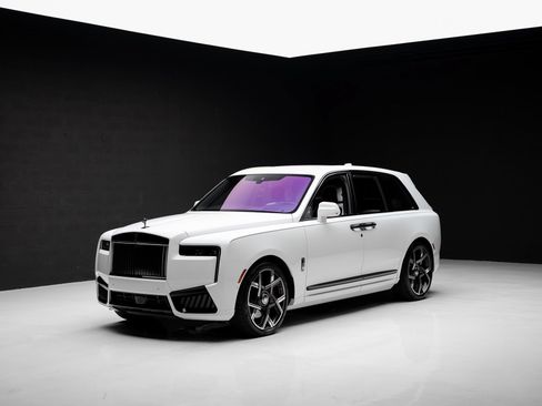 Used 2025 Rolls-Royce Cullinan Black Badge AWD/4WD image 5