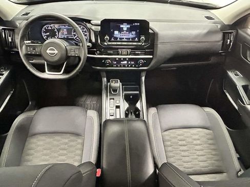 Used 2025 Nissan Pathfinder SV w/ SV Premium Package FWD image 10