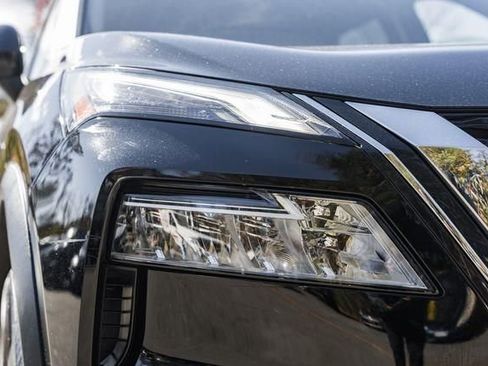 Used 2022 Nissan Rogue SV w/ SV Premium Package image 11