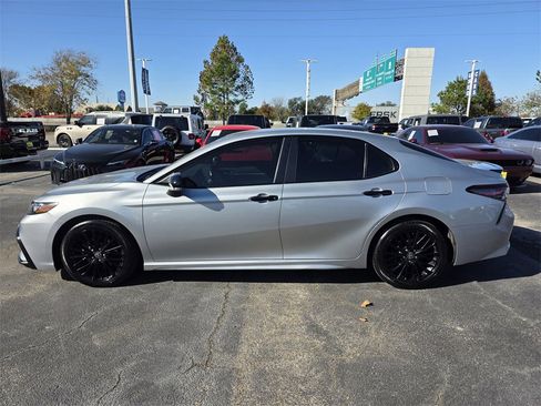 Used 2022 Toyota Camry SE image 7