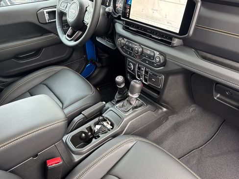 New 2025 Jeep Gladiator High Tide image 13