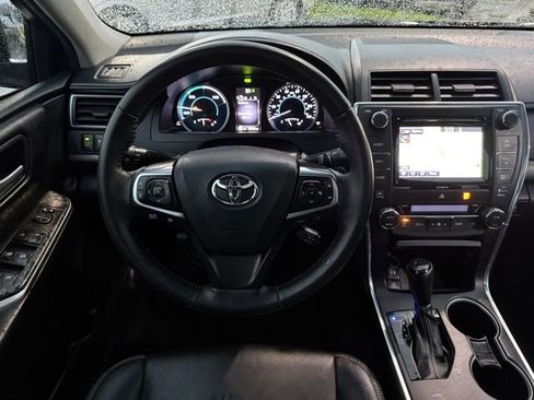 Used 2017 Toyota Camry XLE image 19