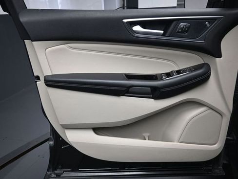 Used 2019 Ford Edge Titanium w/ Cold Weather Package image 15
