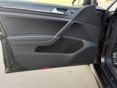 Used 2017 Volkswagen GTI SE image 14