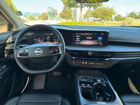 Used 2025 Nissan Murano SV AWD/4WD image 24