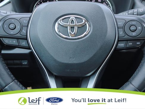 Used 2021 Toyota RAV4 XLE Premium image 29