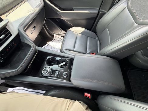 Used 2025 Ford Explorer Active w/ Active Comfort Package AWD/4WD image 29