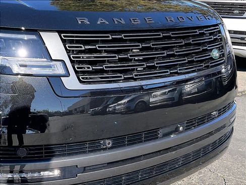 Used 2025 Land Rover Range Rover Long Wheelbase SE image 32