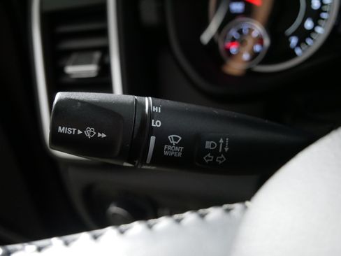 Used 2021 RAM 1500 Laramie AWD/4WD image 32