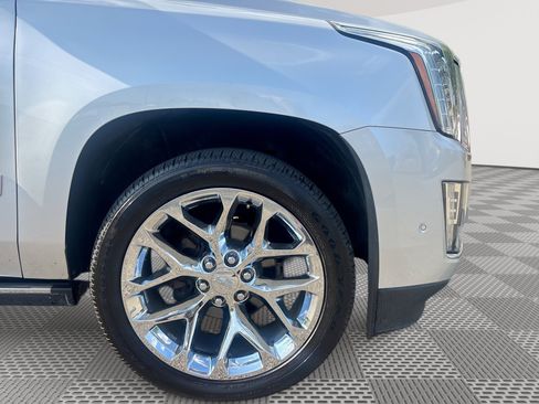 Used 2020 Cadillac Escalade ESV Premium Luxury RWD image 29