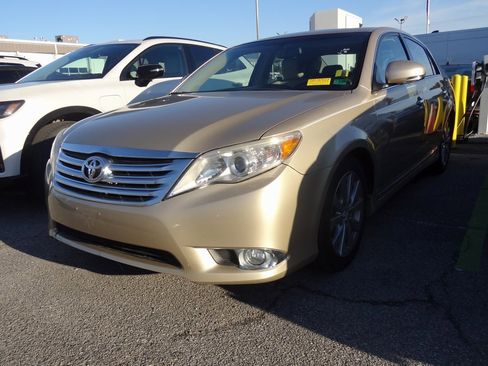 Used 2011 Toyota Avalon Limited image 3