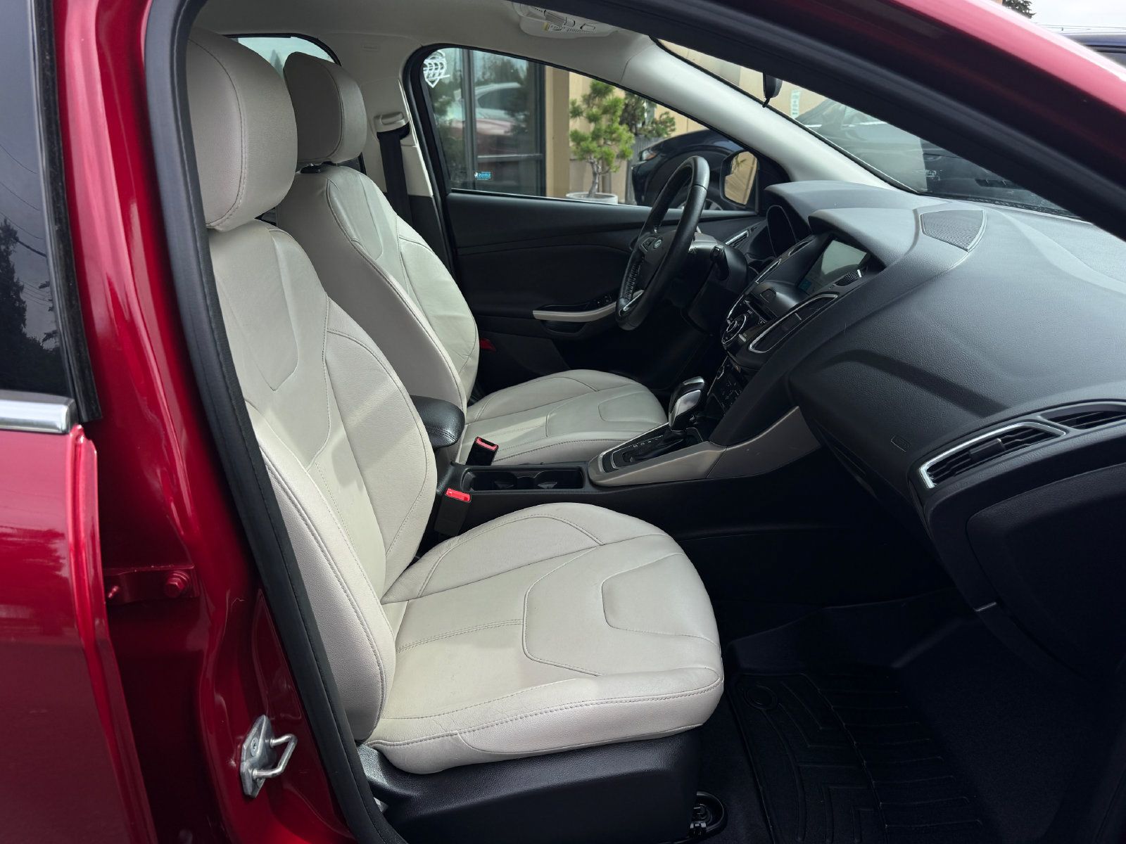 Used 2016 Ford Focus Titanium FWD image 20