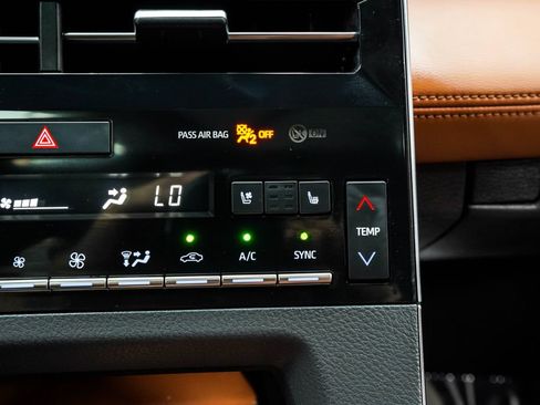 Used 2019 Toyota Avalon Limited w/ Advanced Safety Package FWD image 28