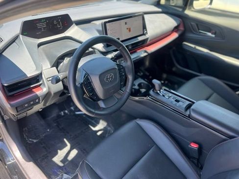 Used 2025 Toyota Prius Plug-In Hybrid FWD image 12