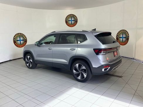 Used 2025 Volkswagen Taos SE AWD/4WD image 22