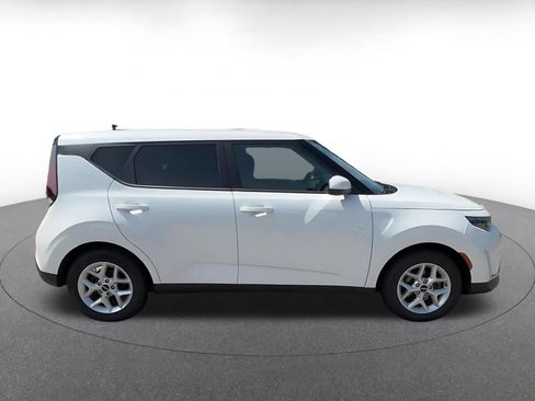 Used 2025 Kia Soul LX w/ LX Technology Package FWD image 15