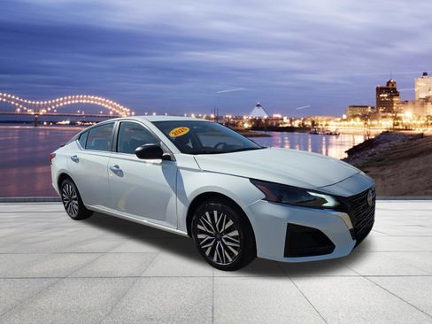 Used 2025 Nissan Altima 2.5 SV image 4