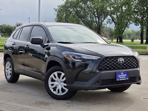 Used 2025 Toyota Corolla Cross L FWD image 2
