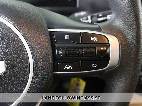 Used 2024 Kia Sportage LX AWD/4WD image 3