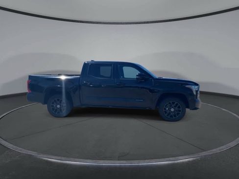 Used 2024 Toyota Tundra Platinum AWD/4WD image 2