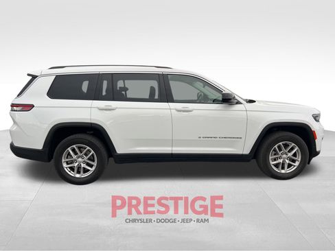 Used 2023 Jeep Grand Cherokee L Laredo image 4