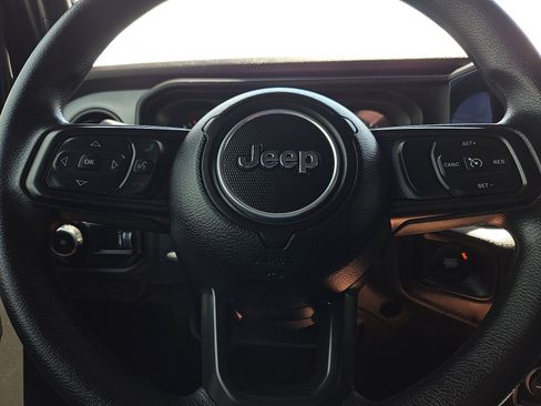 Used 2025 Jeep Wrangler Sport AWD/4WD image 12