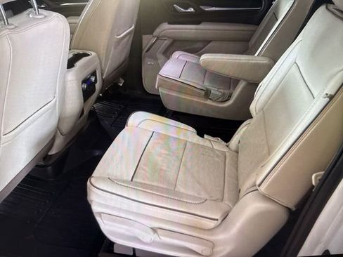 Used 2022 GMC Yukon XL Denali image 9