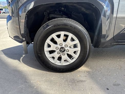Certified 2025 Toyota Tacoma SR5 AWD/4WD image 27