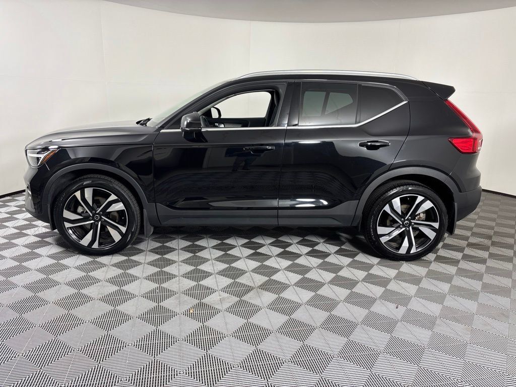 Certified 2024 Volvo XC40 B5 Ultimate w/ Climate Package AWD/4WD image 5