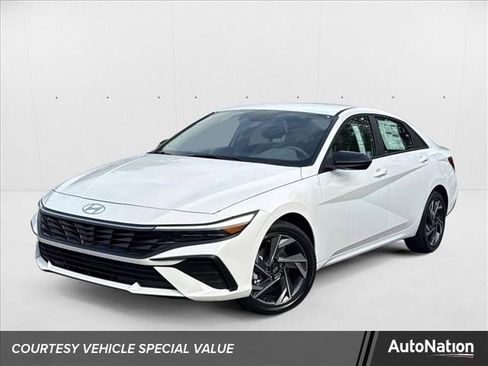 New 2025 Hyundai Elantra SEL image 1
