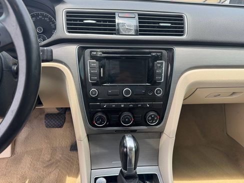 Used 2014 Volkswagen Passat TDI SE FWD image 12