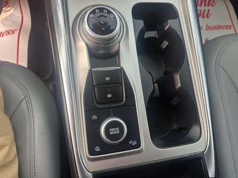 Used 2021 Ford Explorer XLT w/ Equipment Group 202A image 18