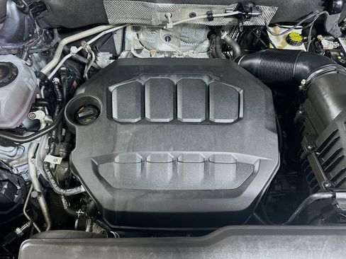 Used 2025 Volkswagen Atlas SE image 37