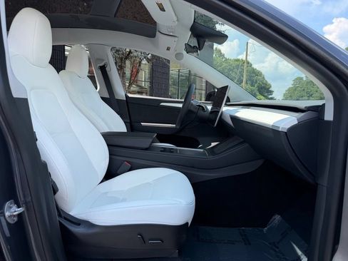 Used 2023 Tesla Model Y Long Range AWD/4WD image 33