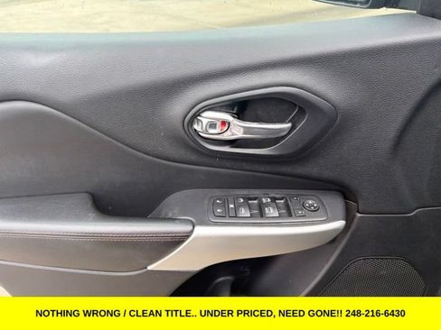 Used 2017 Jeep Cherokee Trailhawk w/ Cold Weather Group AWD/4WD image 14