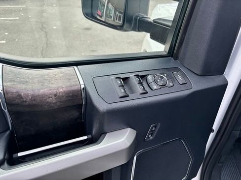 Used 2022 Ford F250 Lariat image 12