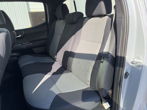 Used 2021 Toyota Tacoma TRD Off-Road image 11